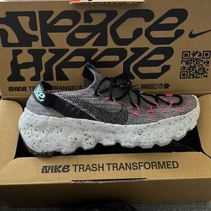 Nike Space Hippie 04 - Women's
Color: Grey/Black
Size: 09.5